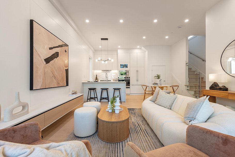 1 6933 Prince Edward Street Vancouver, BC - 3