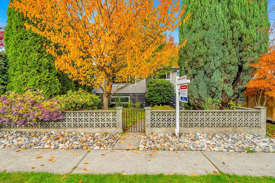 1327 E 29th Avenue Vancouver, BC - 30