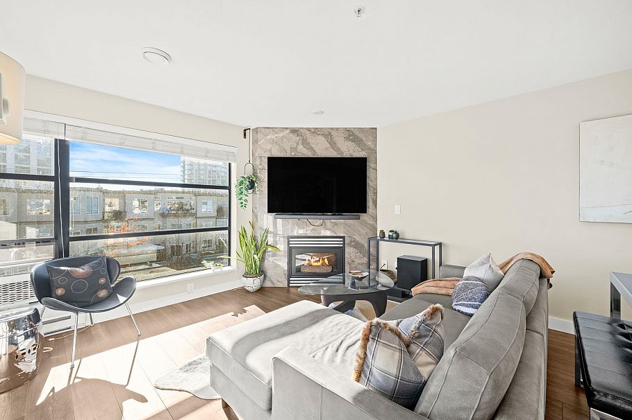 410 124 W 3rd Street North Vancouver, BC - 2