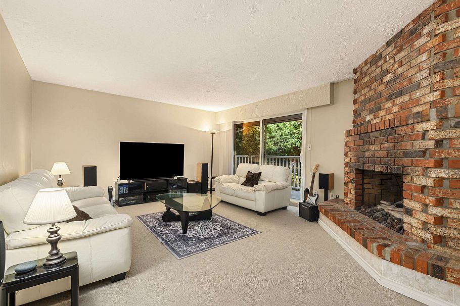 1224 W 23rd Street North Vancouver, BC - 2
