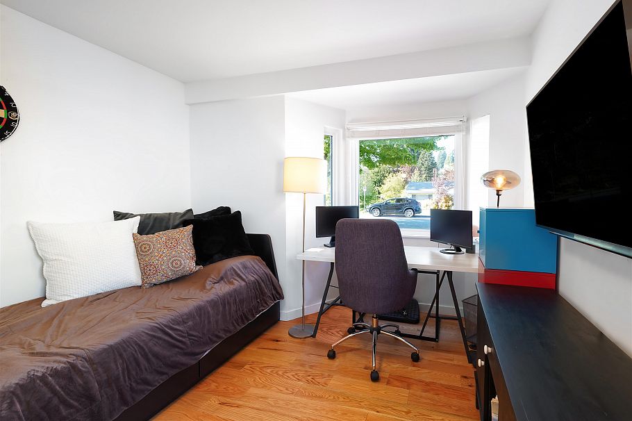 1287 W 15th Street North Vancouver, BC - 25