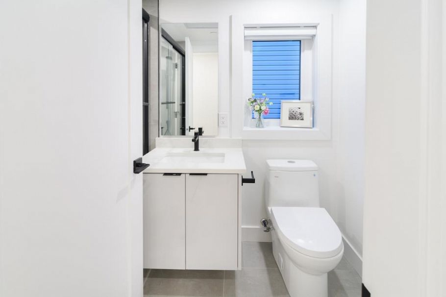 3304 Wellington Avenue Vancouver, BC - 24