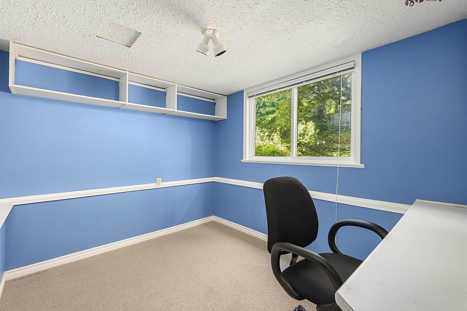 1224 W 23rd Street North Vancouver, BC - 23