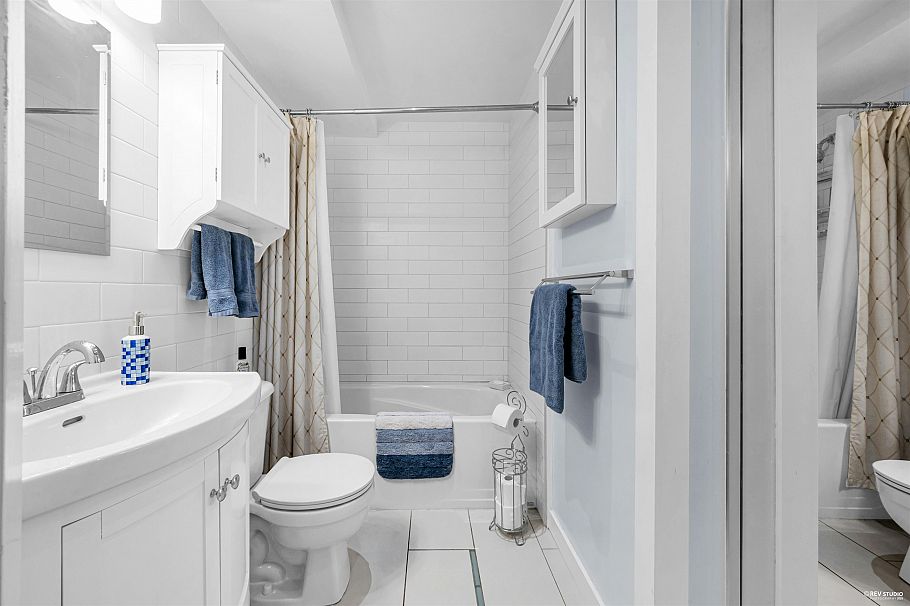 203 1867 W 3rd Avenue Vancouver, BC - 21