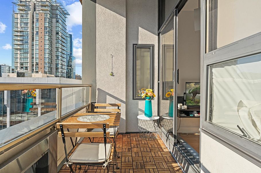 910 1010 Howe Street Vancouver, BC - 10