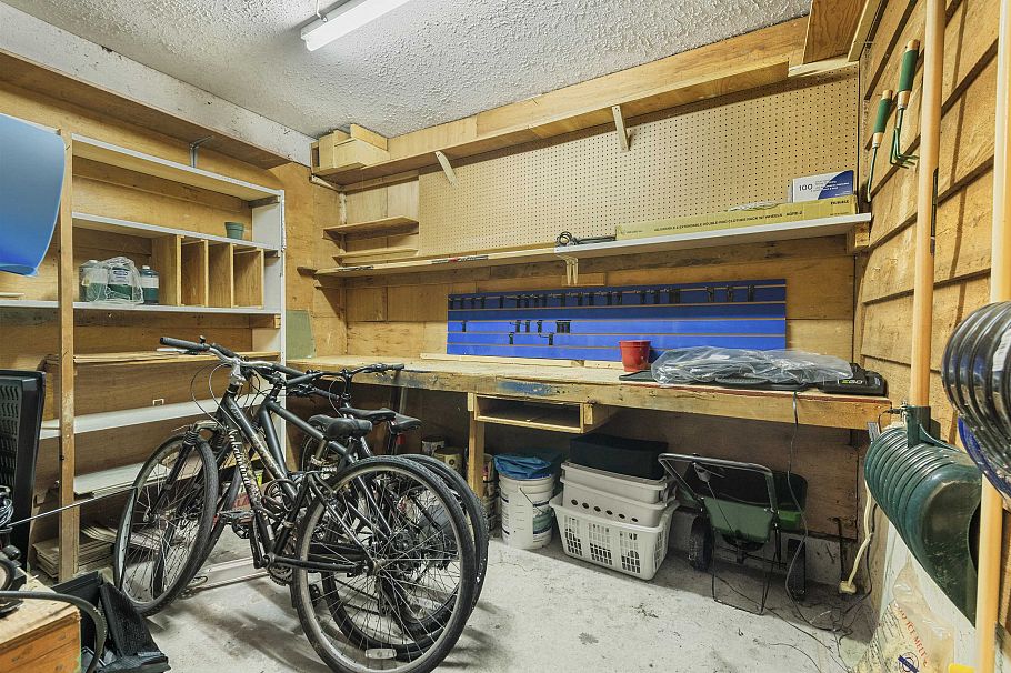 1224 W 23rd Street North Vancouver, BC - 38