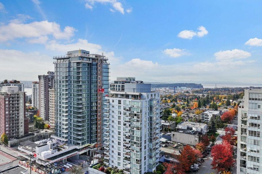 1004 121 W 16th Street North Vancouver, BC - 1