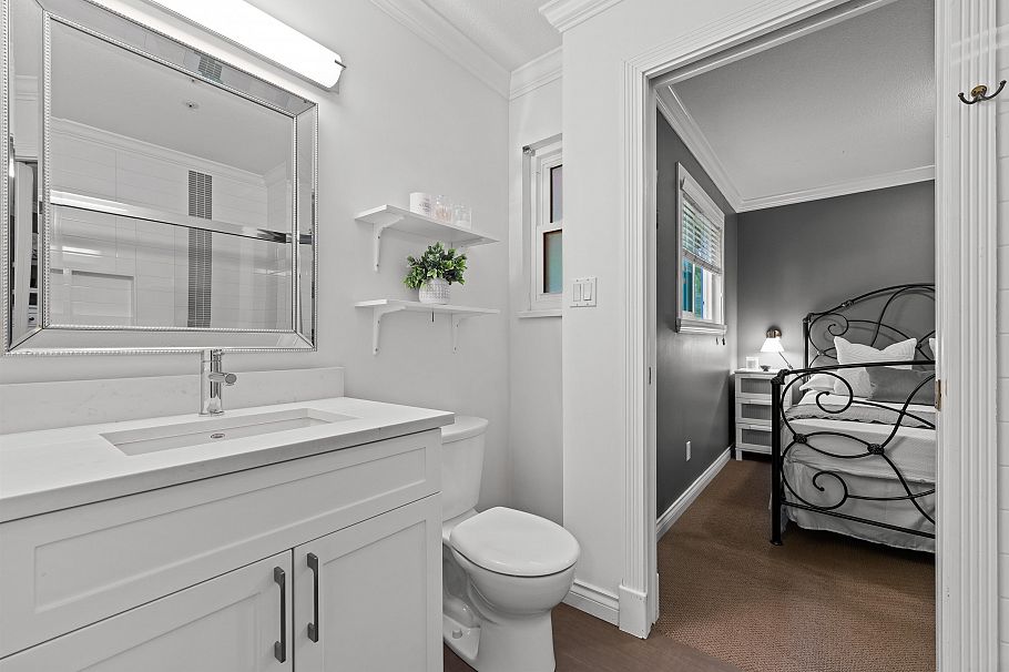 2992 W 42nd Avenue Vancouver, BC - 24