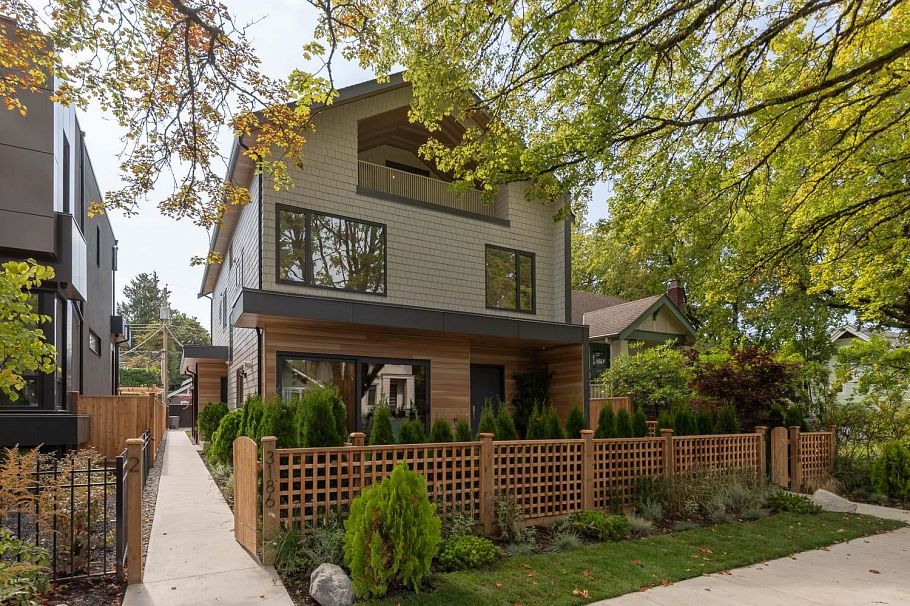 2 3186 W 11th Avenue Vancouver, BC - 1