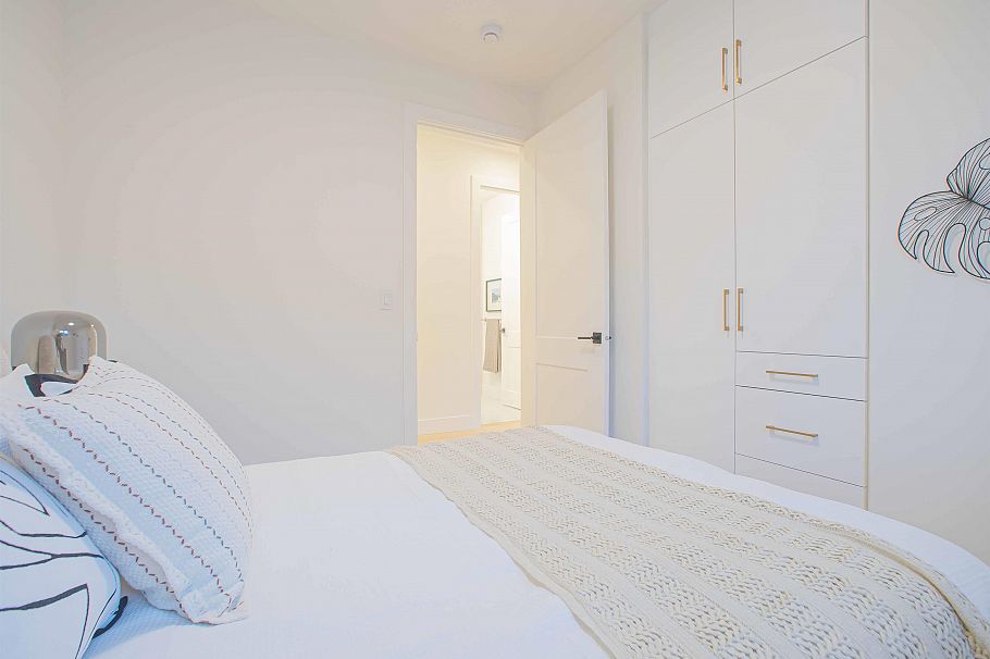 2 2785 W 21 Avenue Vancouver, BC - 18