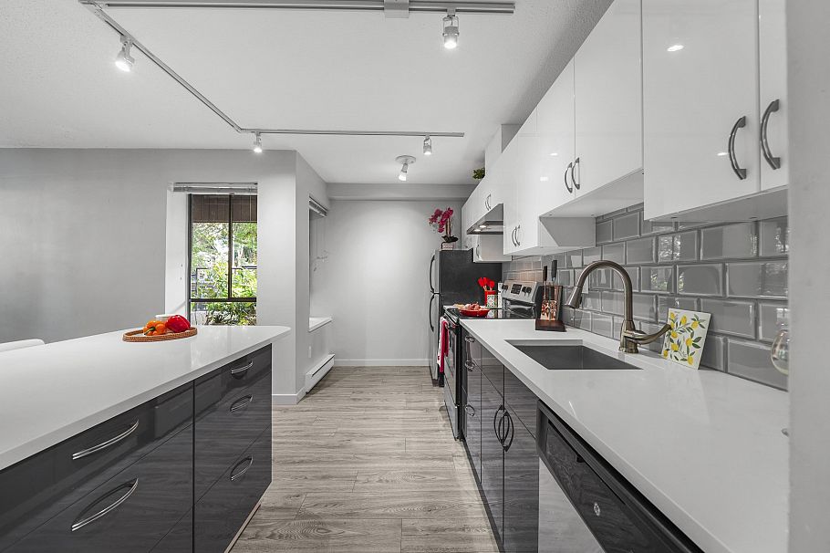 104 2920 Ash Street Vancouver, BC - 2