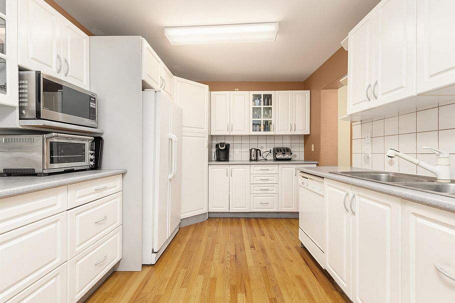 1224 W 23rd Street North Vancouver, BC - 9