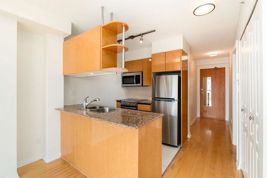 1704 1189 Howe Street Vancouver, BC - 17