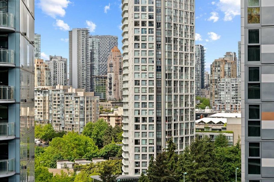 1611 68 Smithe Street Vancouver, BC - 19