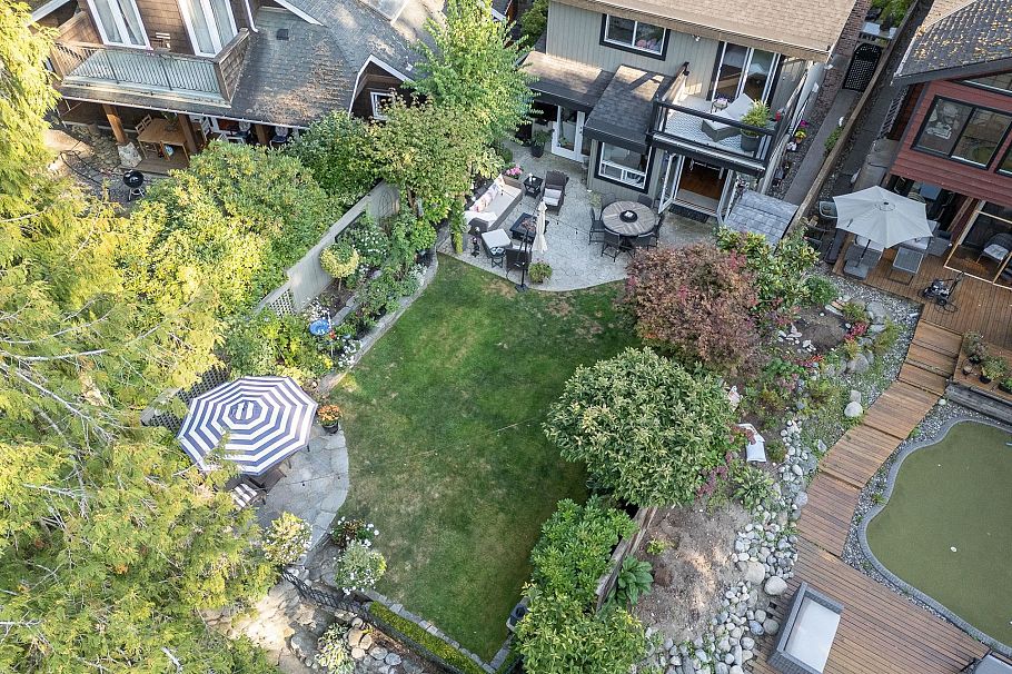 849 Riverside Drive North Vancouver, BC - 36