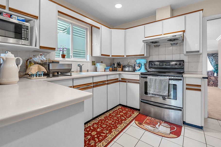 3863 W 30th Avenue Vancouver, BC - 4