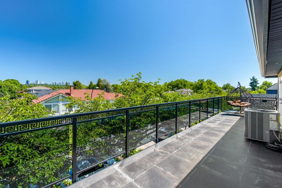 2798 E 43rd Avenue Vancouver, BC - 30