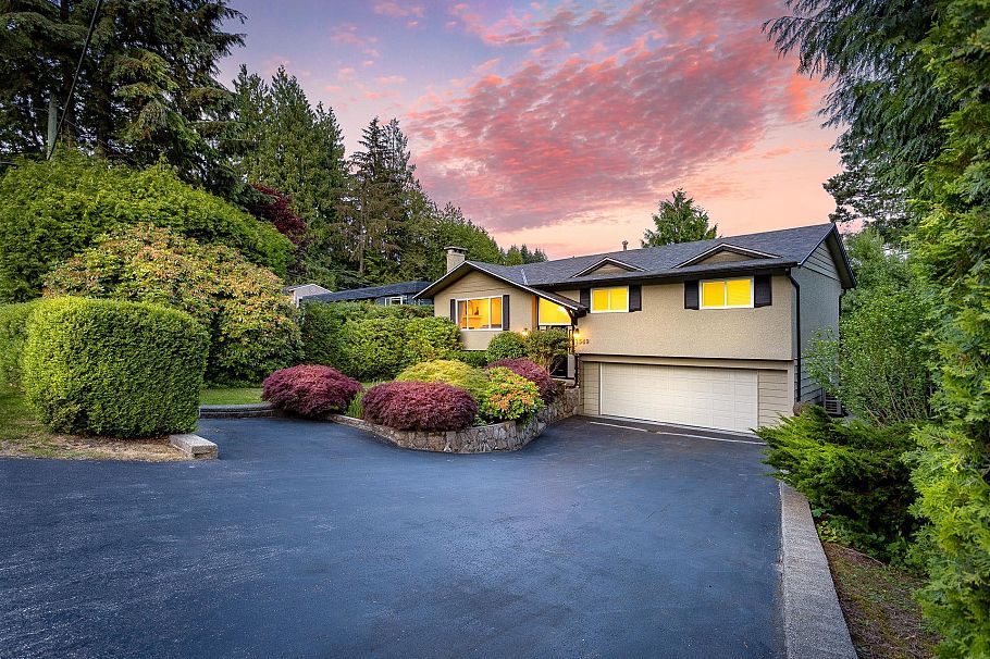 1549 Lynn Valley Road North Vancouver, BC - 1