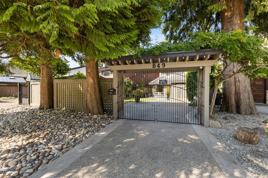 849 Riverside Drive North Vancouver, BC - 37