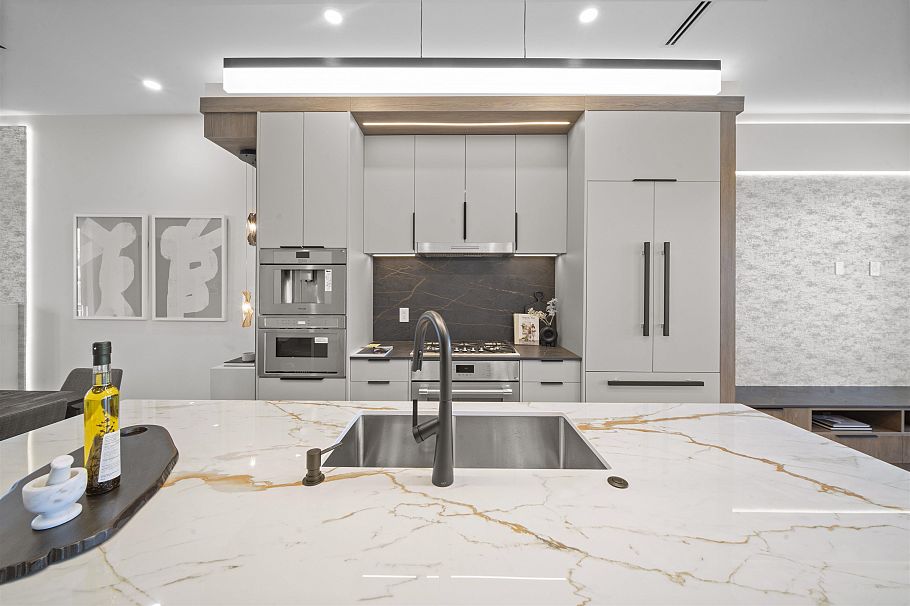 2455 W 10th Avenue Vancouver, BC - 17