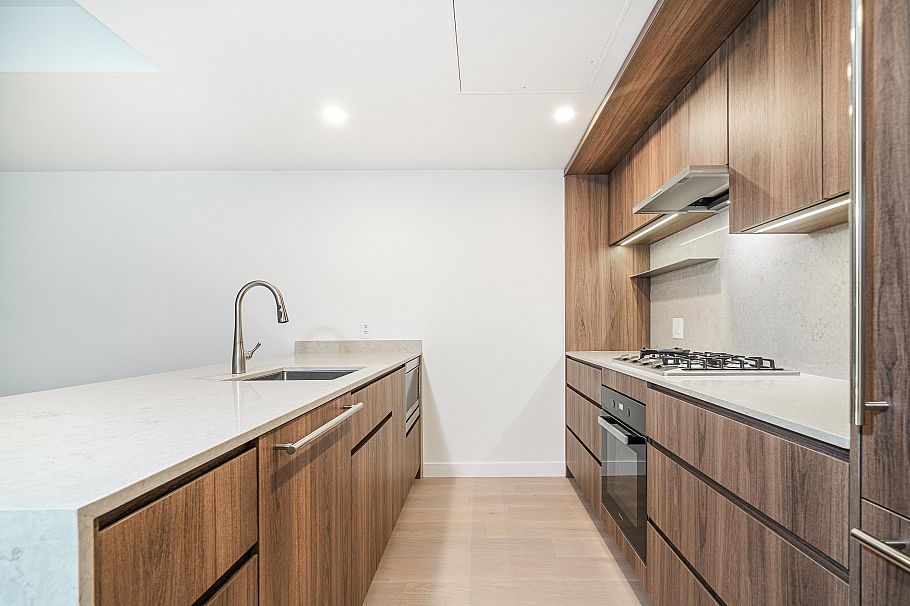 216 5212 Cambie Street Vancouver, BC - 5