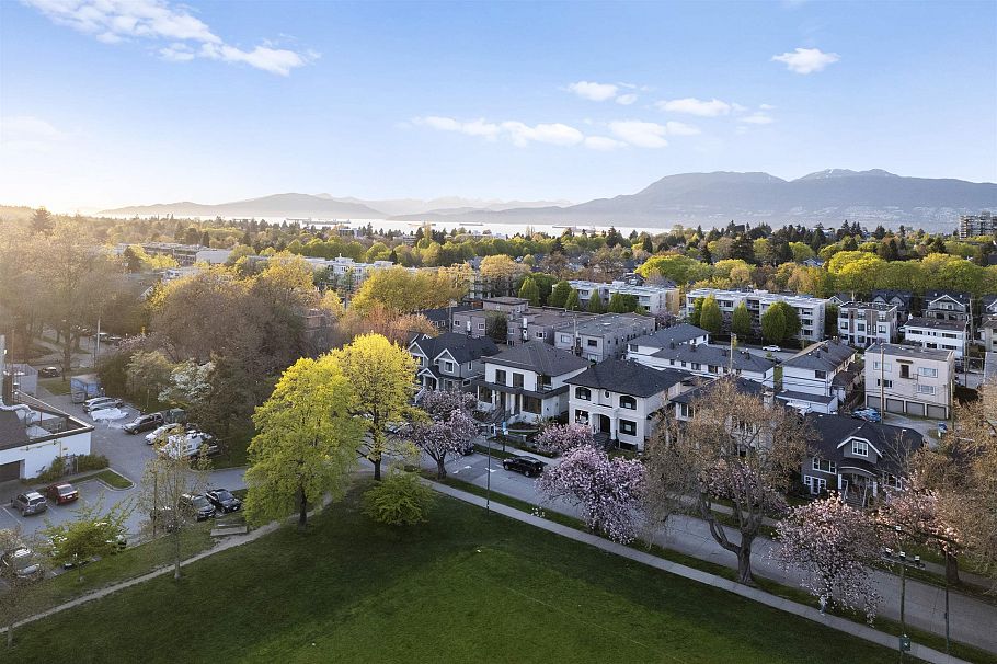 2455 W 10th Avenue Vancouver, BC - 37