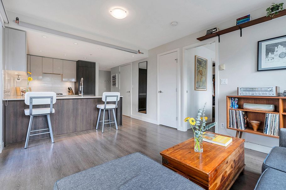 329 1588 E Hastings Street Vancouver, BC - 5