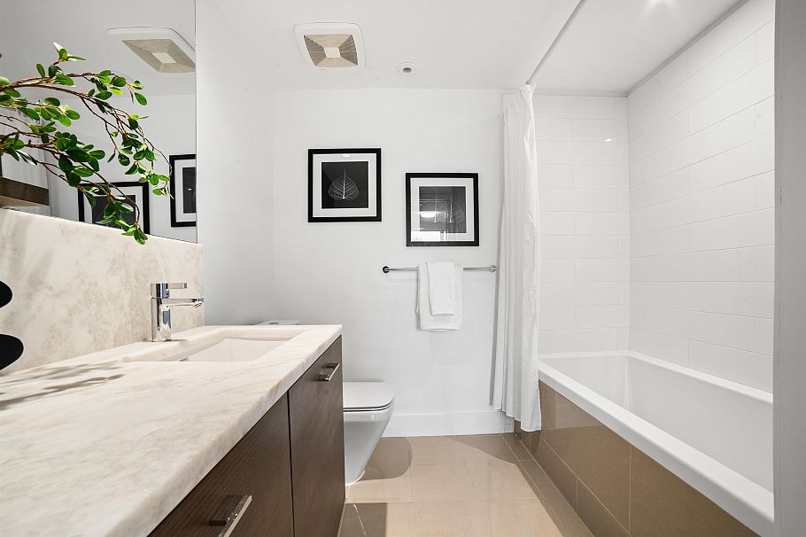 7458 Granville Street Vancouver, BC - 19