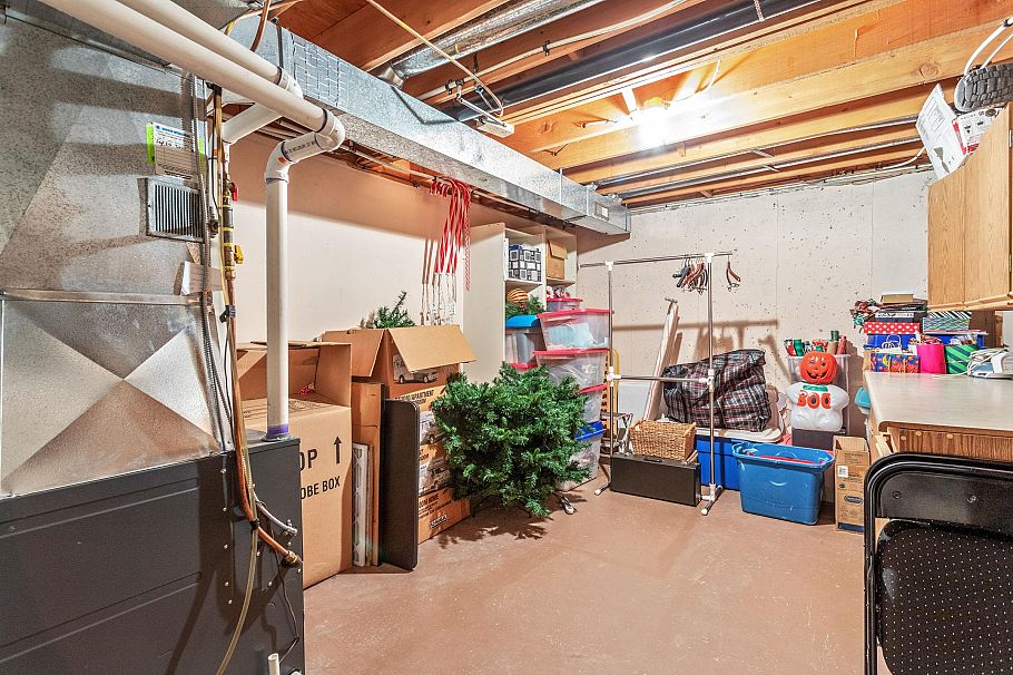 36 1925 Indian River Crescent North Vancouver, BC - 36