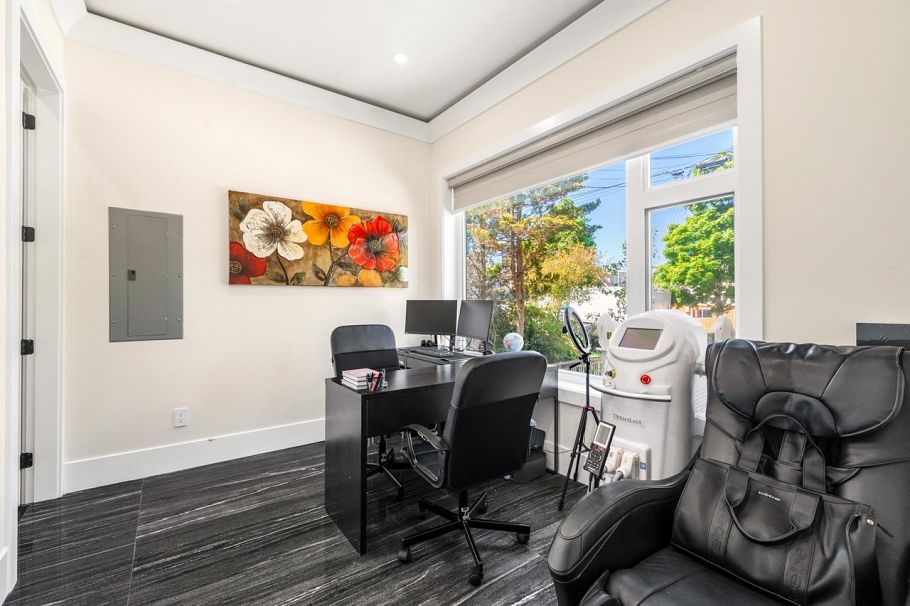 2798 E 43rd Avenue Vancouver, BC - 22