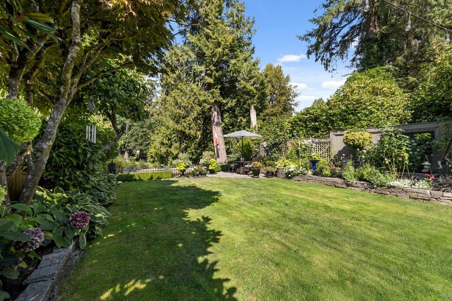 849 Riverside Drive North Vancouver, BC - 28
