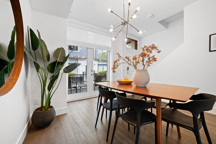 7458 Granville Street Vancouver, BC - 2