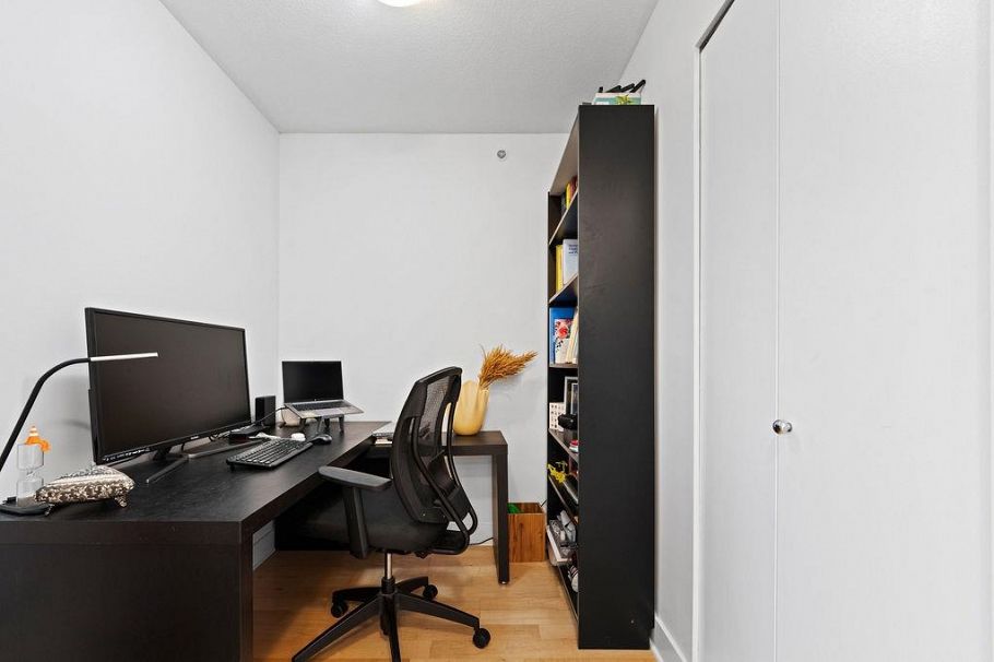 1004 121 W 16th Street North Vancouver, BC - 15