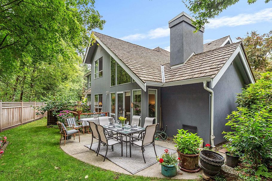 36 1925 Indian River Crescent North Vancouver, BC - 1