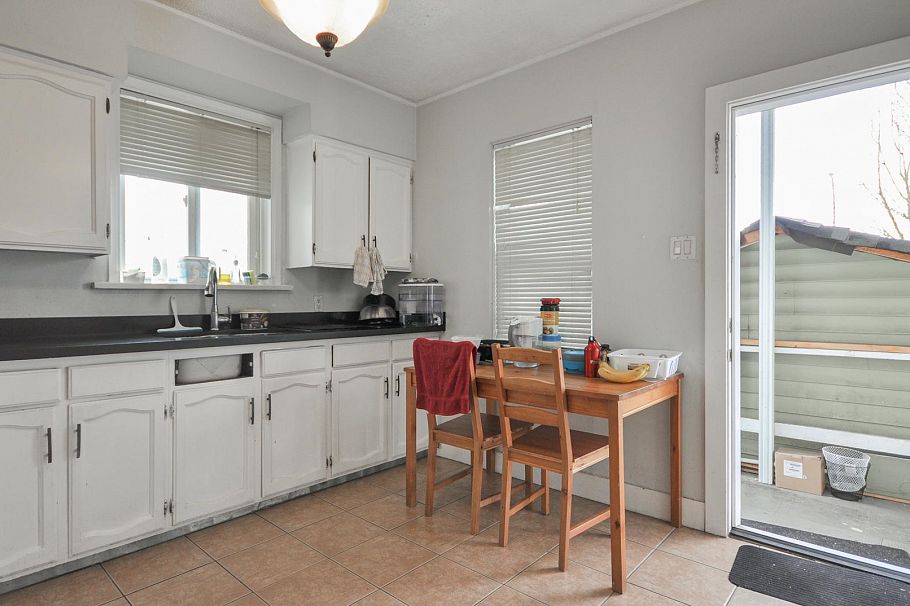 1342 E 24th Avenue Vancouver, BC - 10