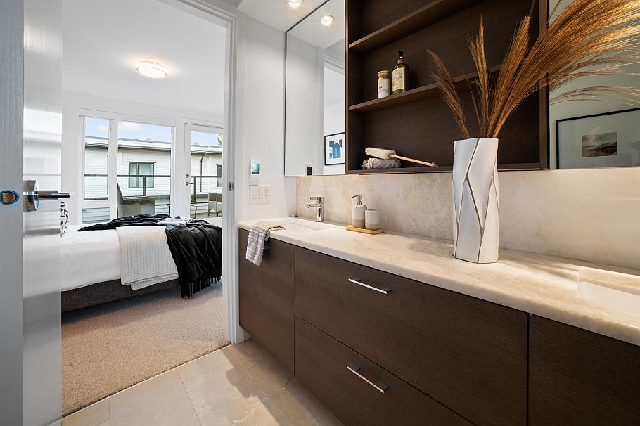 7458 Granville Street Vancouver, BC - 28