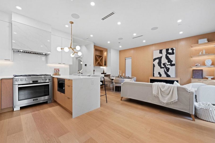 1 4549 W 11th Avenue Vancouver, BC - 4