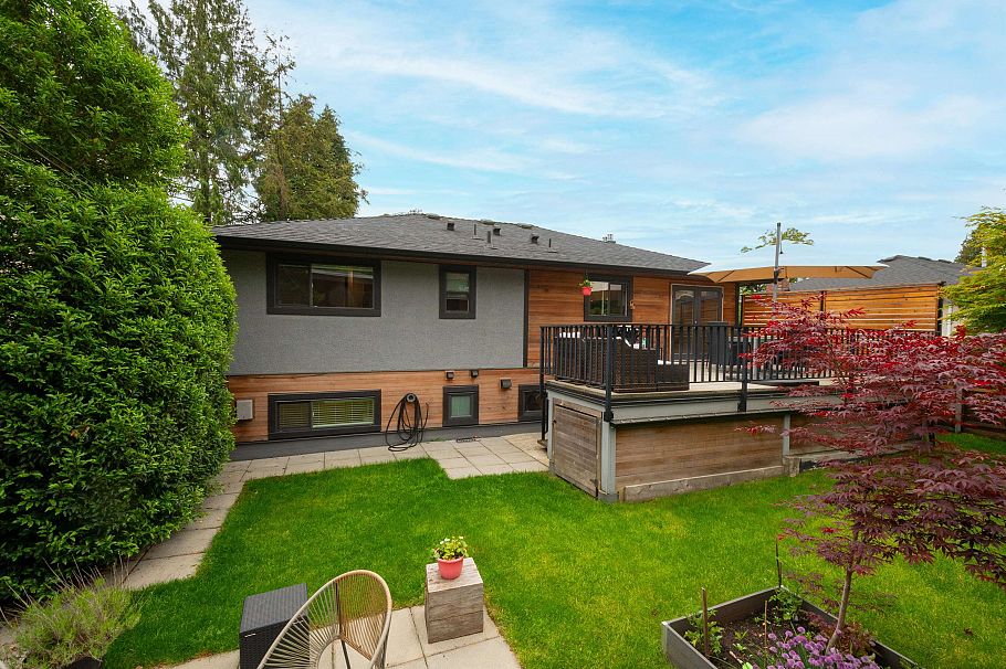 328 E 22nd Street North Vancouver, BC - 26