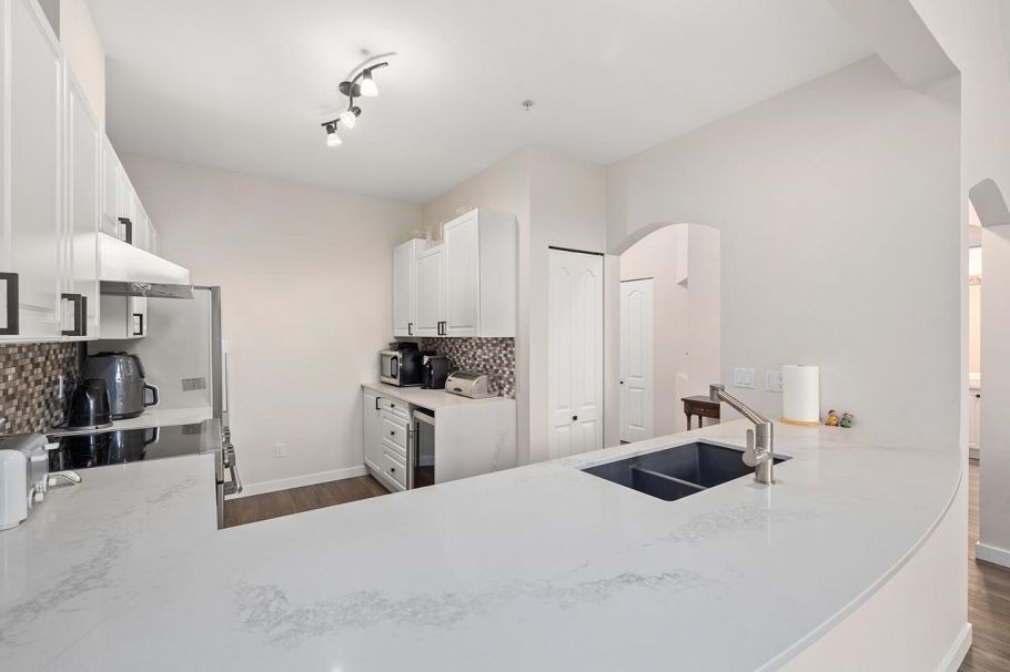 403 678 W Queens Road North Vancouver, BC - 8