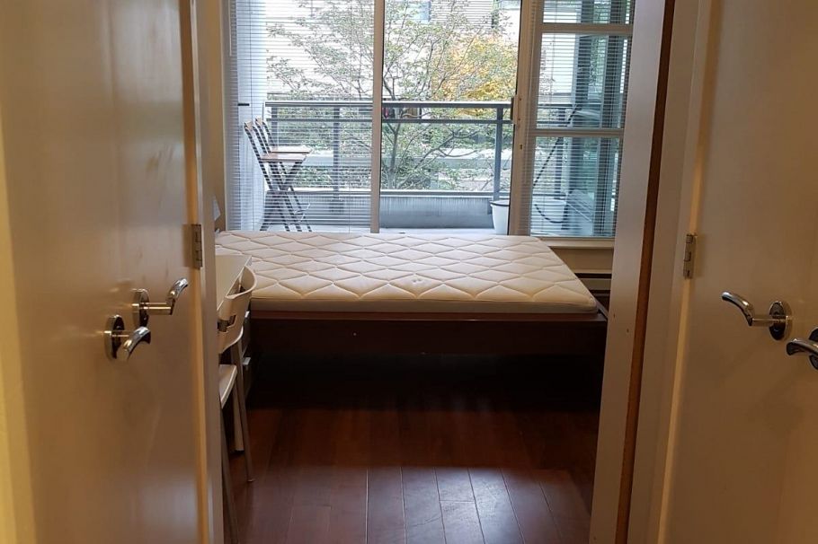 412 1205 Howe Street Vancouver, BC - 4