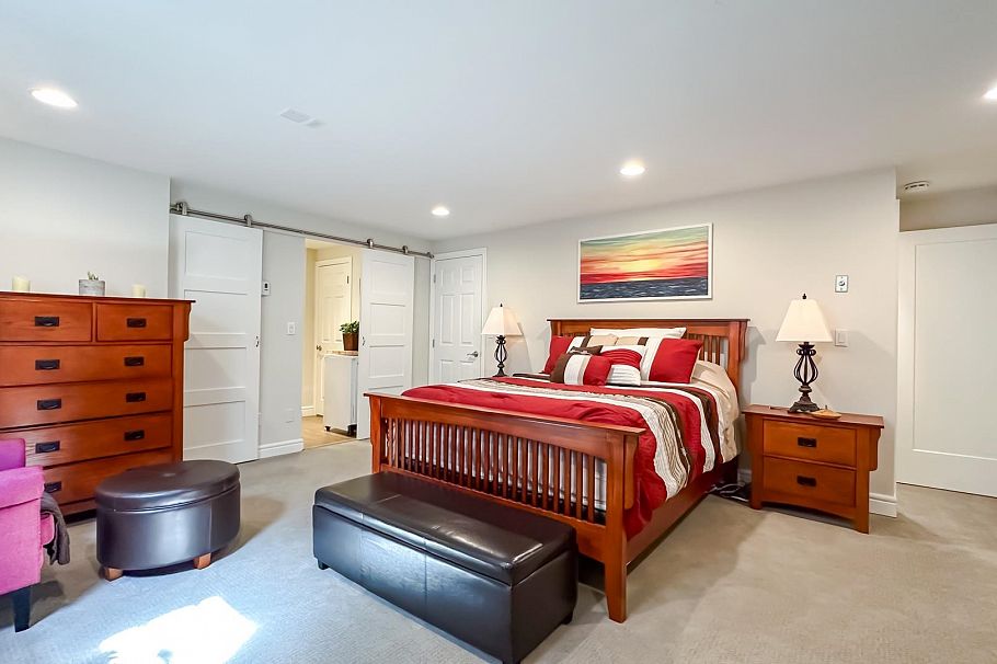 1 226 E 10 Street North Vancouver, BC - 26