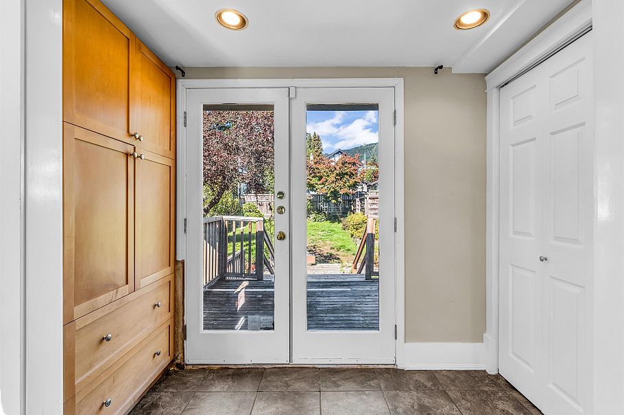 138 W Kings Road North Vancouver, BC - 11