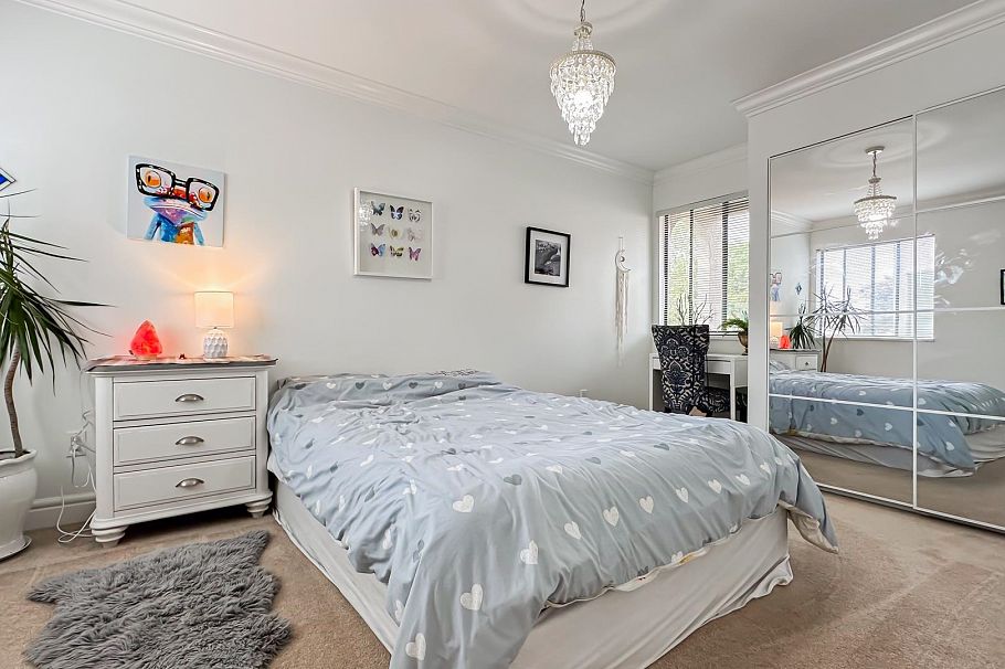 1 226 E 10 Street North Vancouver, BC - 17