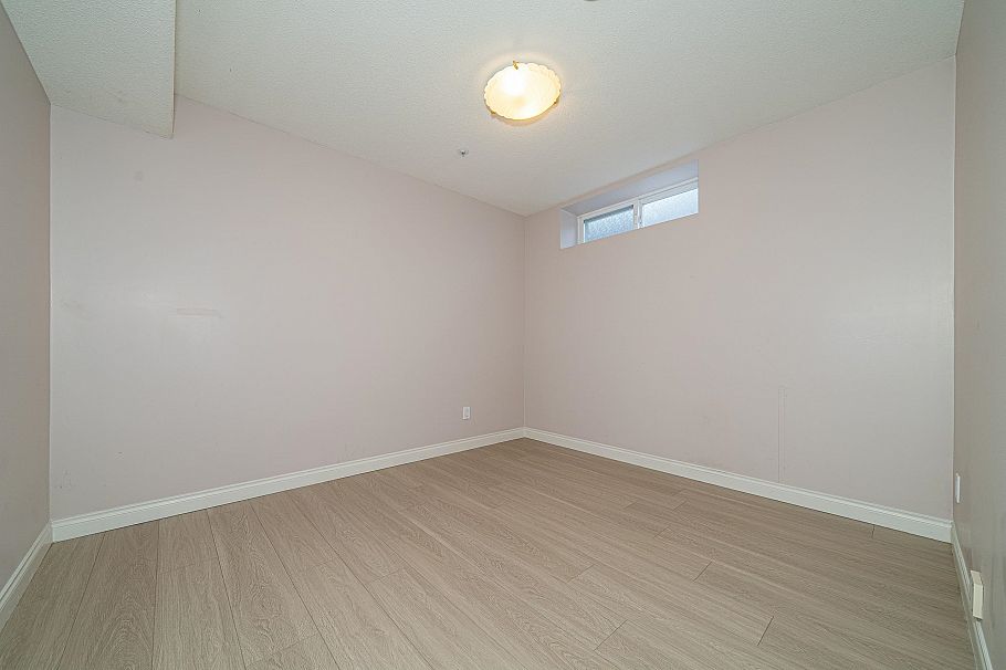 4255 W 15th Avenue Vancouver, BC - 30