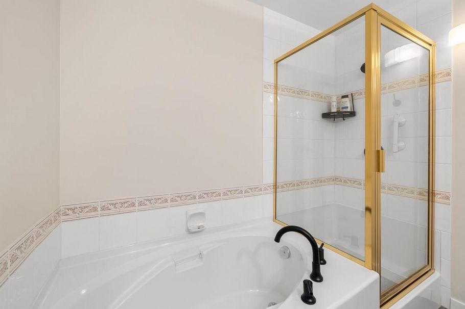 403 678 W Queens Road North Vancouver, BC - 16