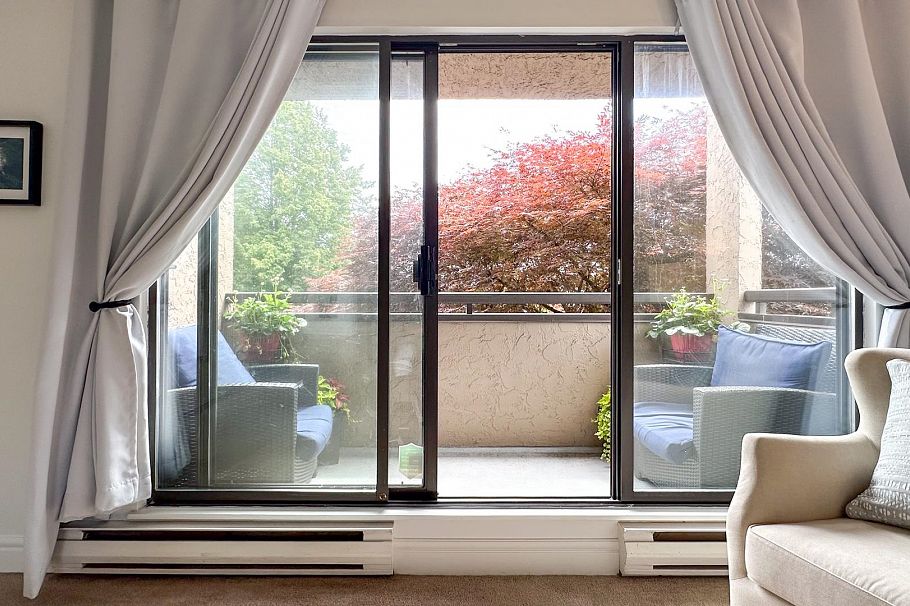 1 226 E 10 Street North Vancouver, BC - 15