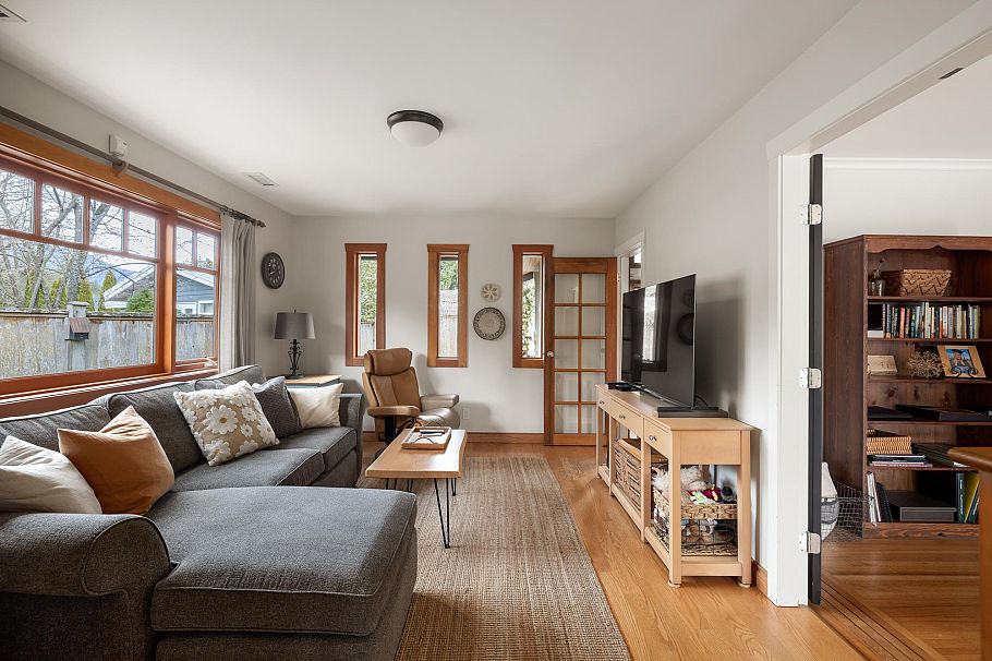 986 Tudor Avenue North Vancouver, BC - 8