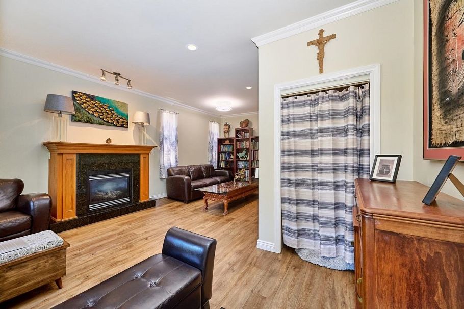 562 W Keith Road North Vancouver, BC - 4