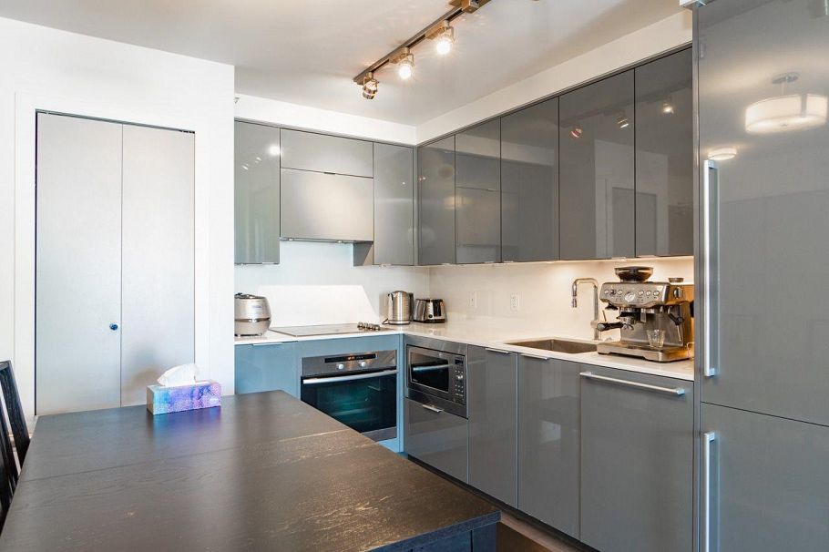 811 161 W Georgia Street Vancouver, BC - 3