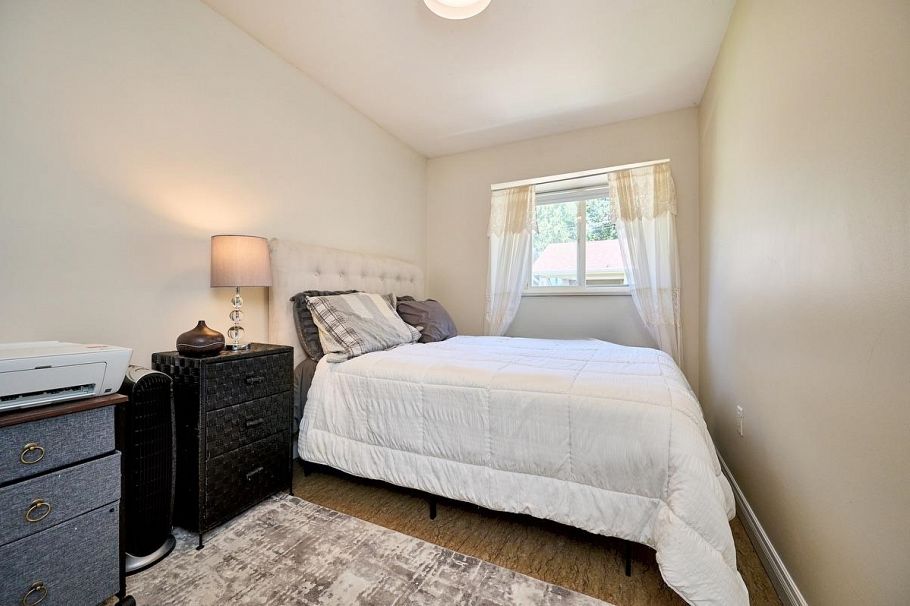 562 W Keith Road North Vancouver, BC - 22